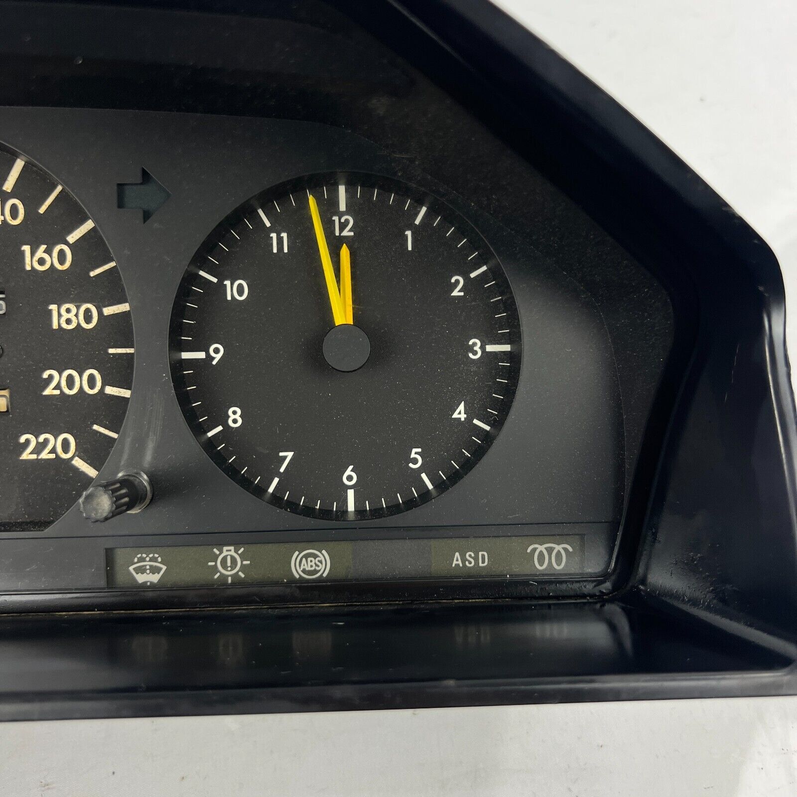 W124 Tacho 220kmh Diesel Uhr Kombiinstrument KI ASD vor 1988 Mercedes Spezial