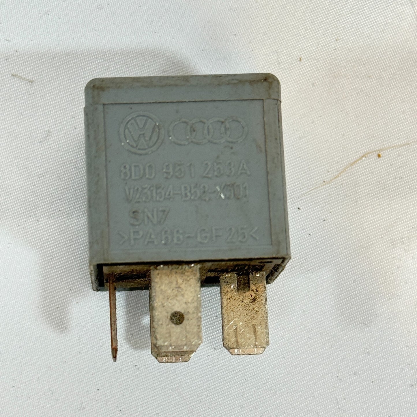 VW Relais 373 Arbeitsrelais 8D0951253A Audi Seat Volkswagen – Bild 2