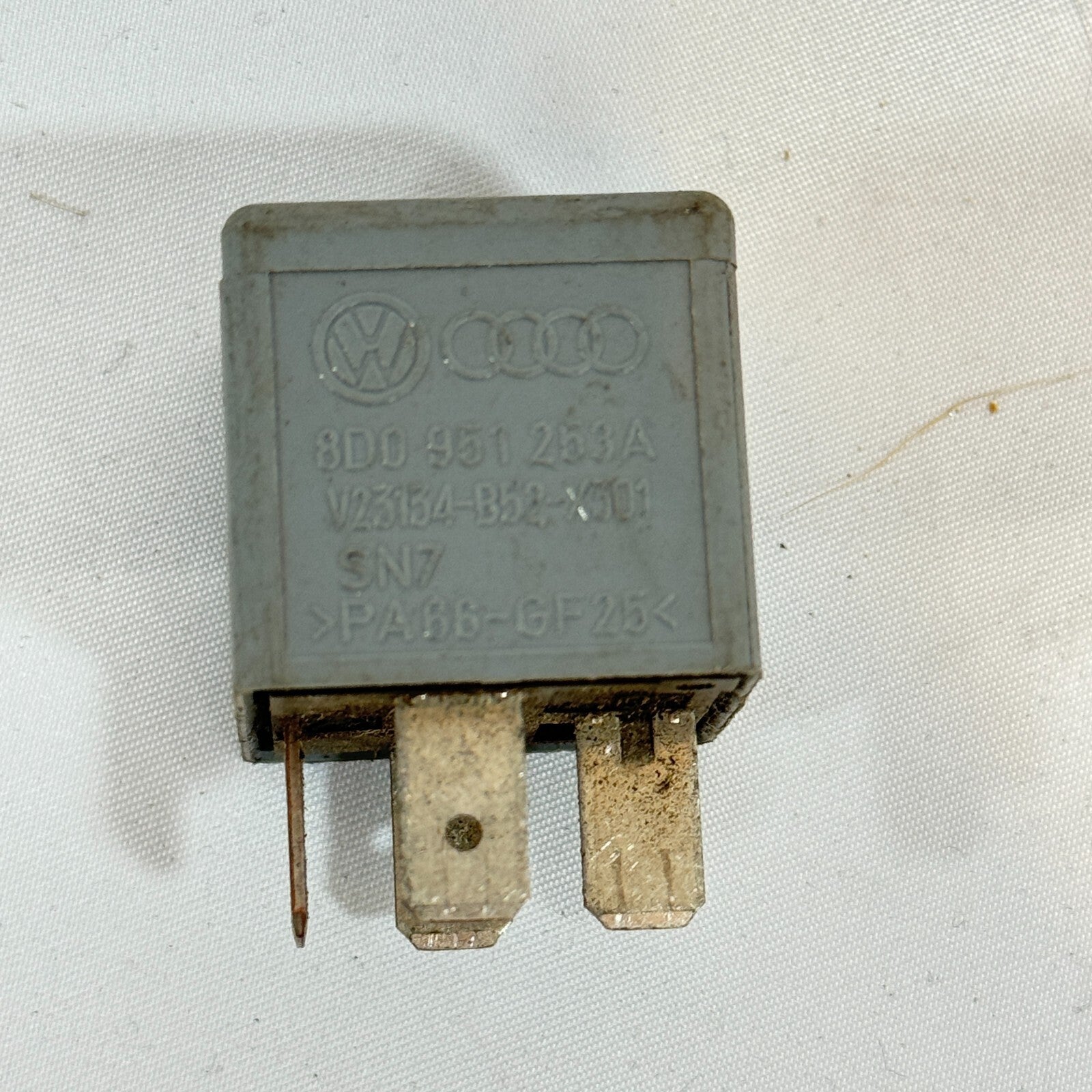 VW Relais 373 Arbeitsrelais 8D0951253A Audi Seat Volkswagen – Bild 2