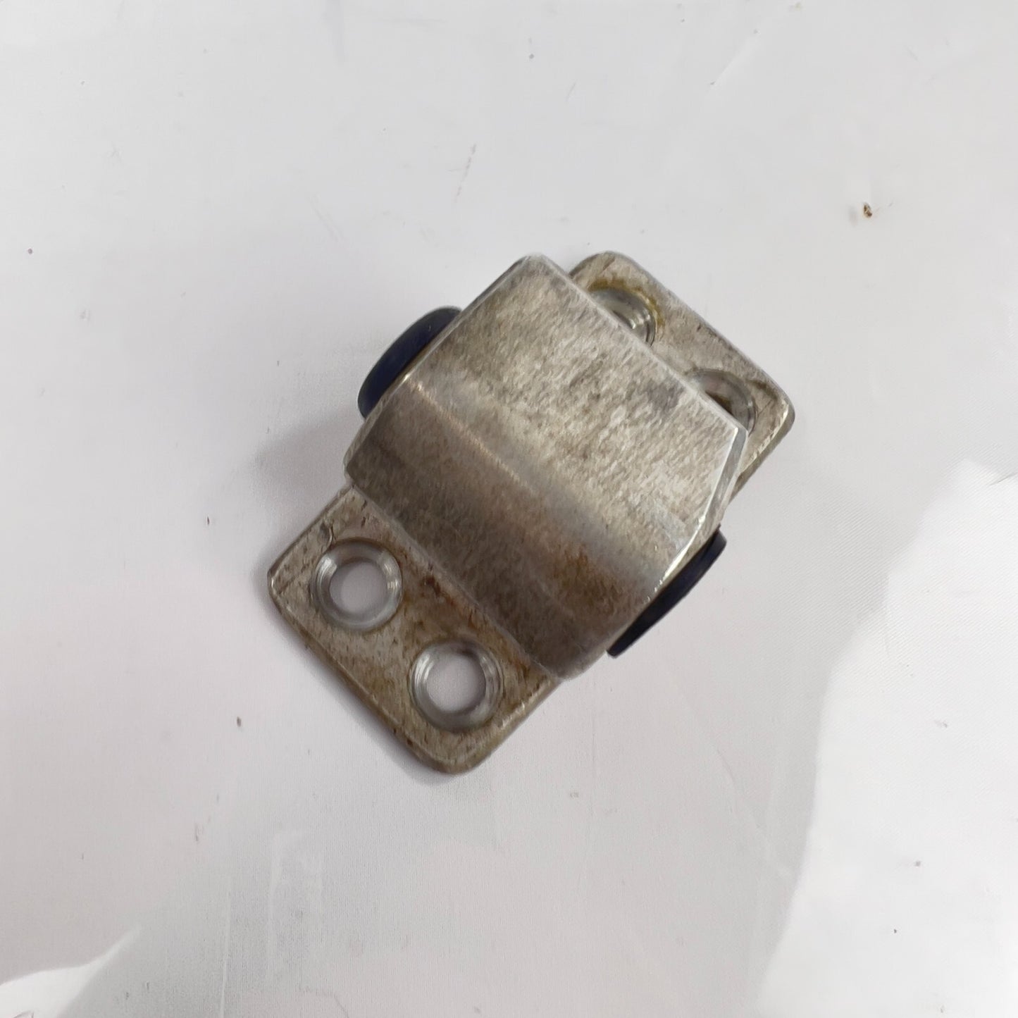 MercedesBenz A1167200104 Schlossfalle Links Türschloss Schließöse Schnapper – Bild 2