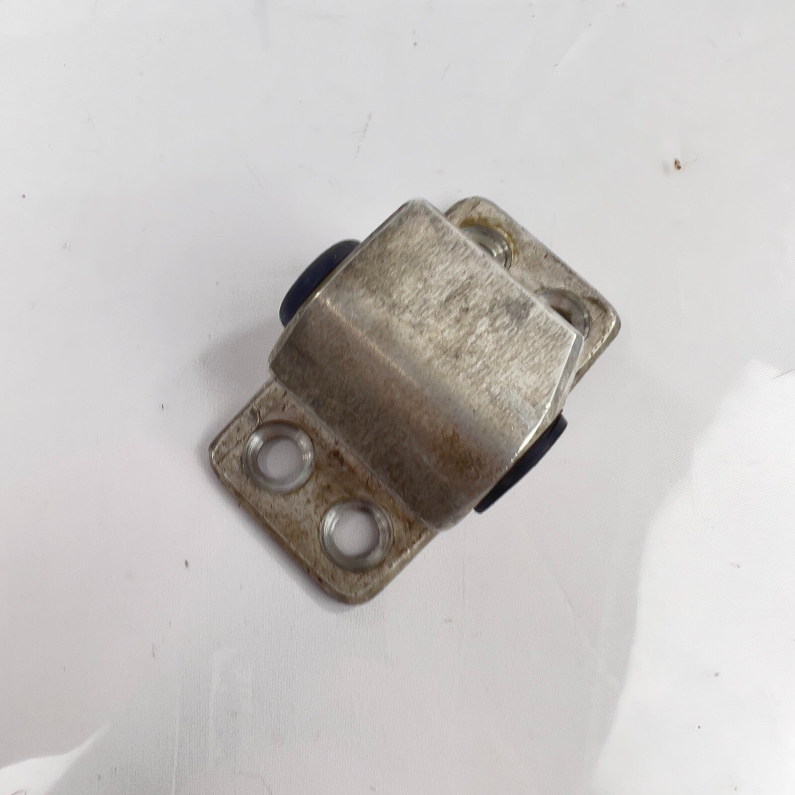MercedesBenz A1167200104 Schlossfalle Links Türschloss Schließöse Schnapper – Bild 2
