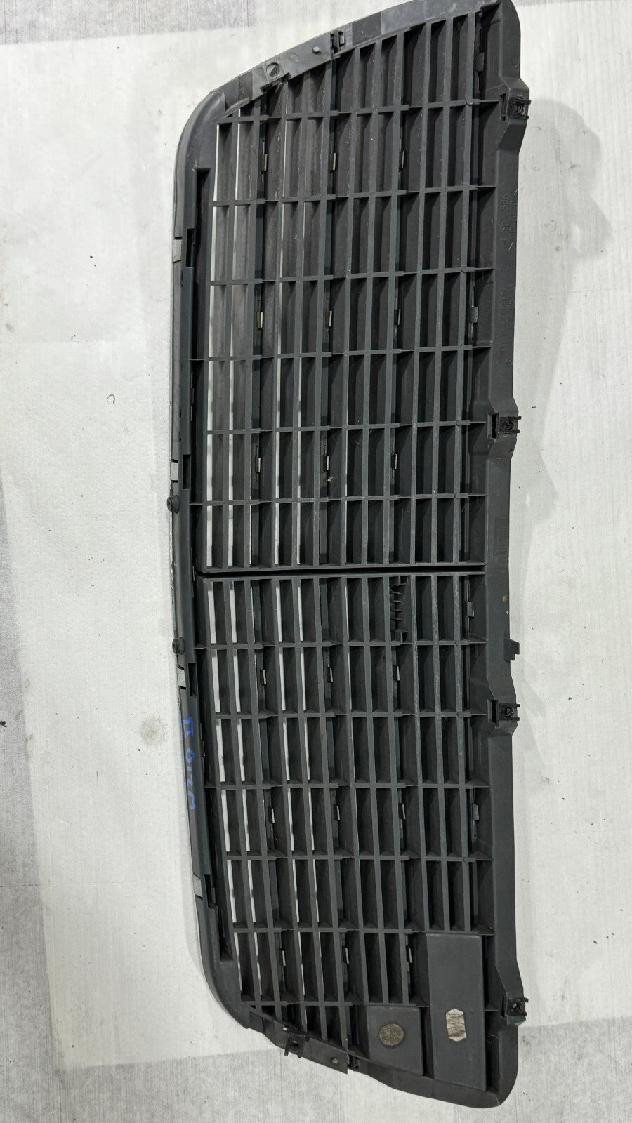 Mercedes E Klasse W210 Kühlergrill Frontgrill Original Avantgarde 2108800483 – Bild 4
