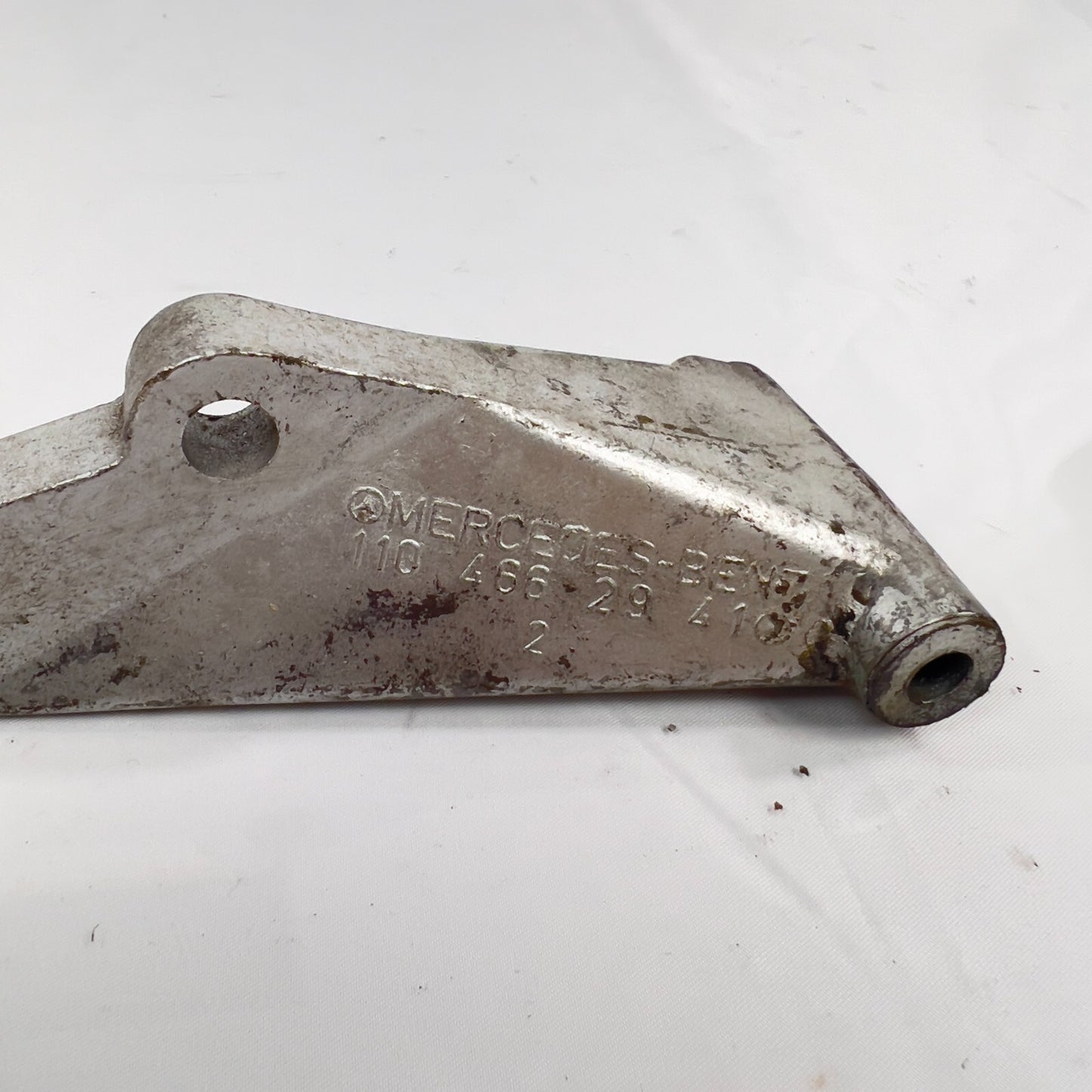 Mercedes Benz Halterung Halter Träger für W123 W110 A1104662941 – Bild 9
