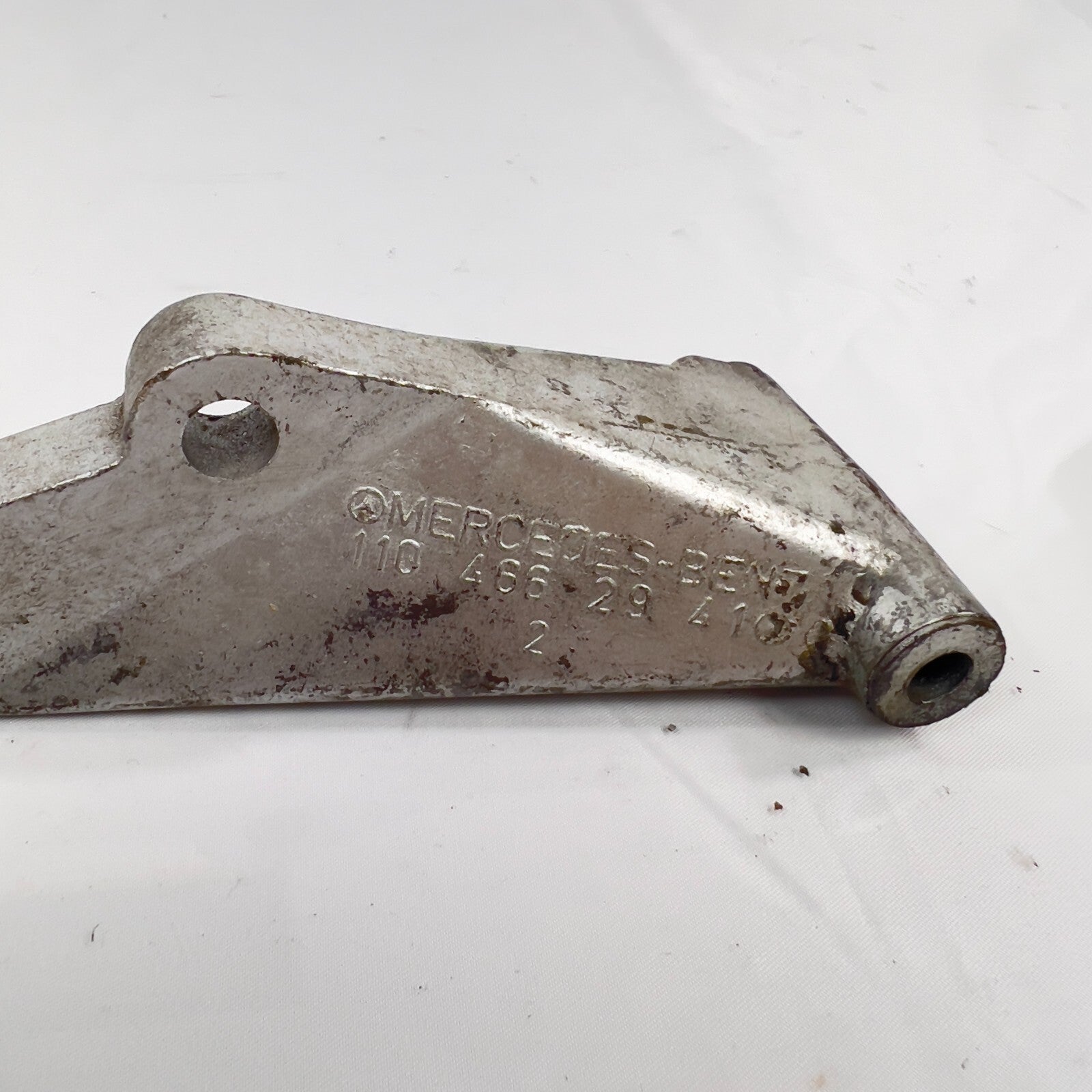 Mercedes Benz Halterung Halter Träger für W123 W110 A1104662941 – Bild 9