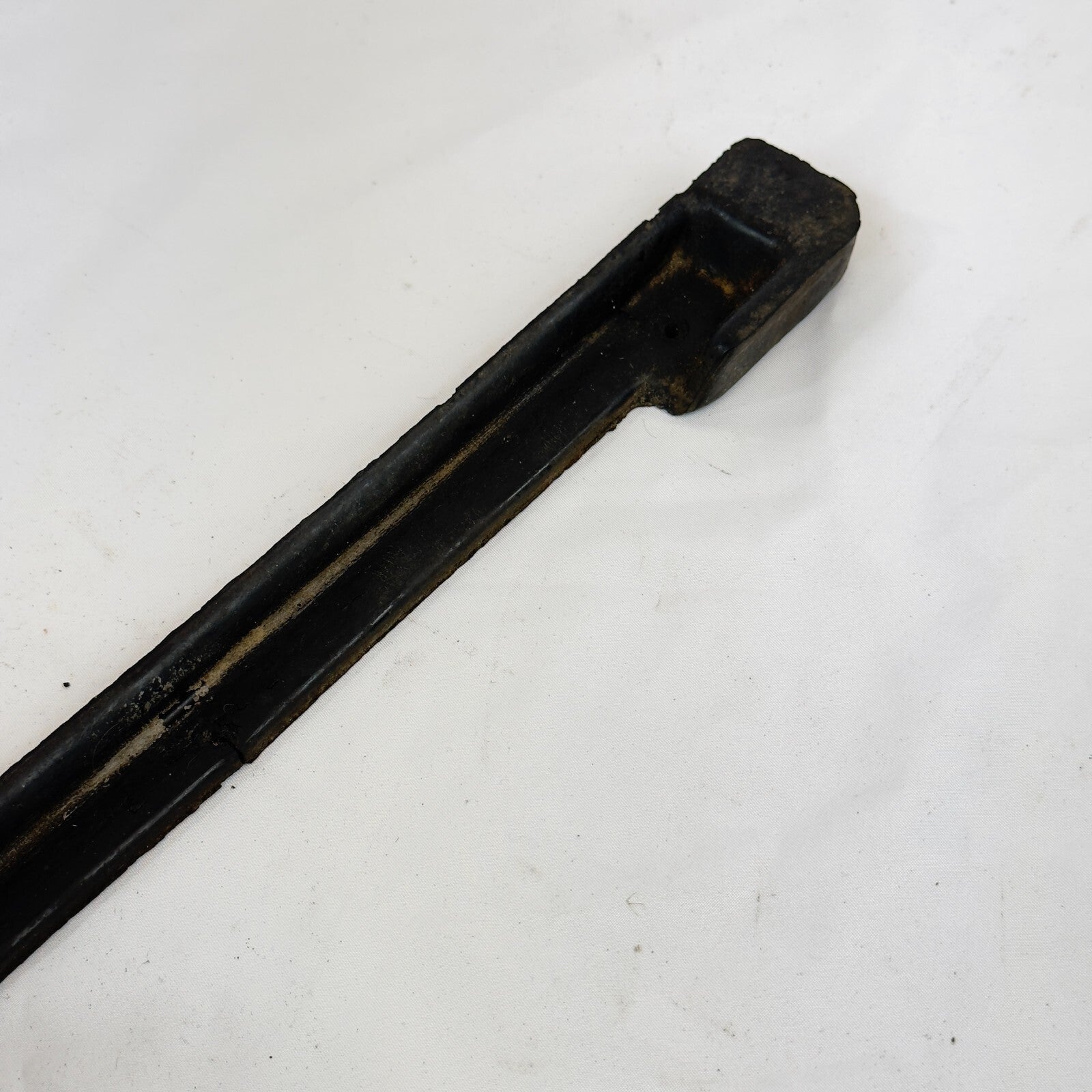 Gummi Leiste Kühler Links Mercedes Benz W116 A1075040112 – Bild 4