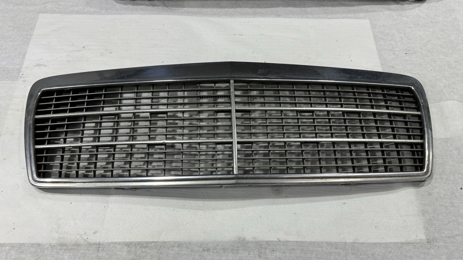 Mercedes Kühlergrill Frontgrill W210 E klasse Original Classic 2108800083 – Bild 2