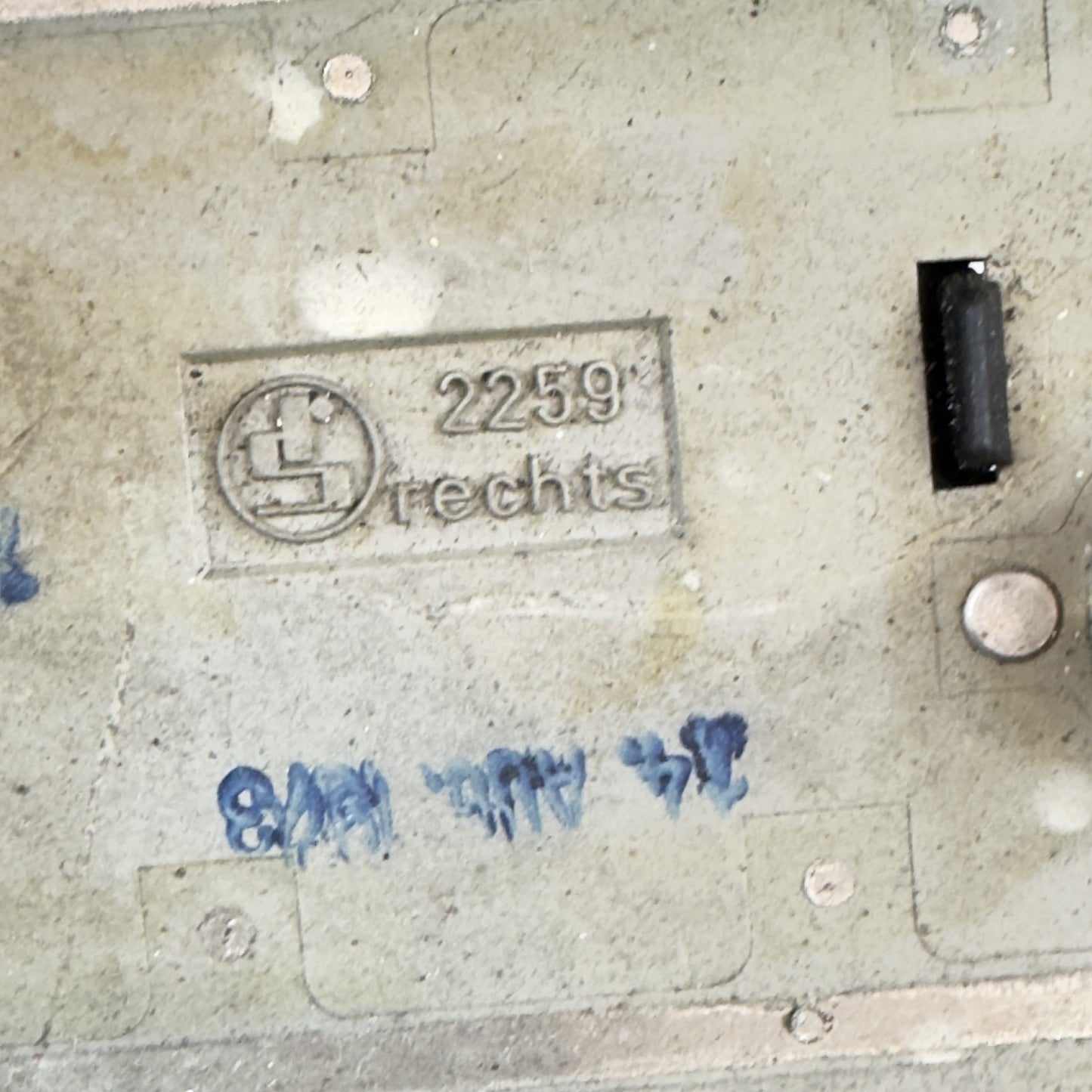 Mercedes Lampenträger Heckleuchte rechts 1168201064 – Bild 4