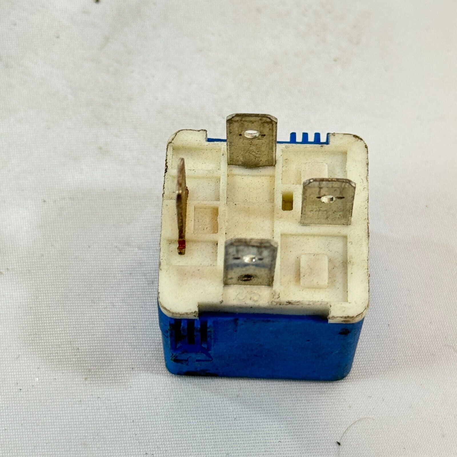 Mercedes Benz Hella Relais Arbeitsrelais Auto A0025422519 4RA940010-69