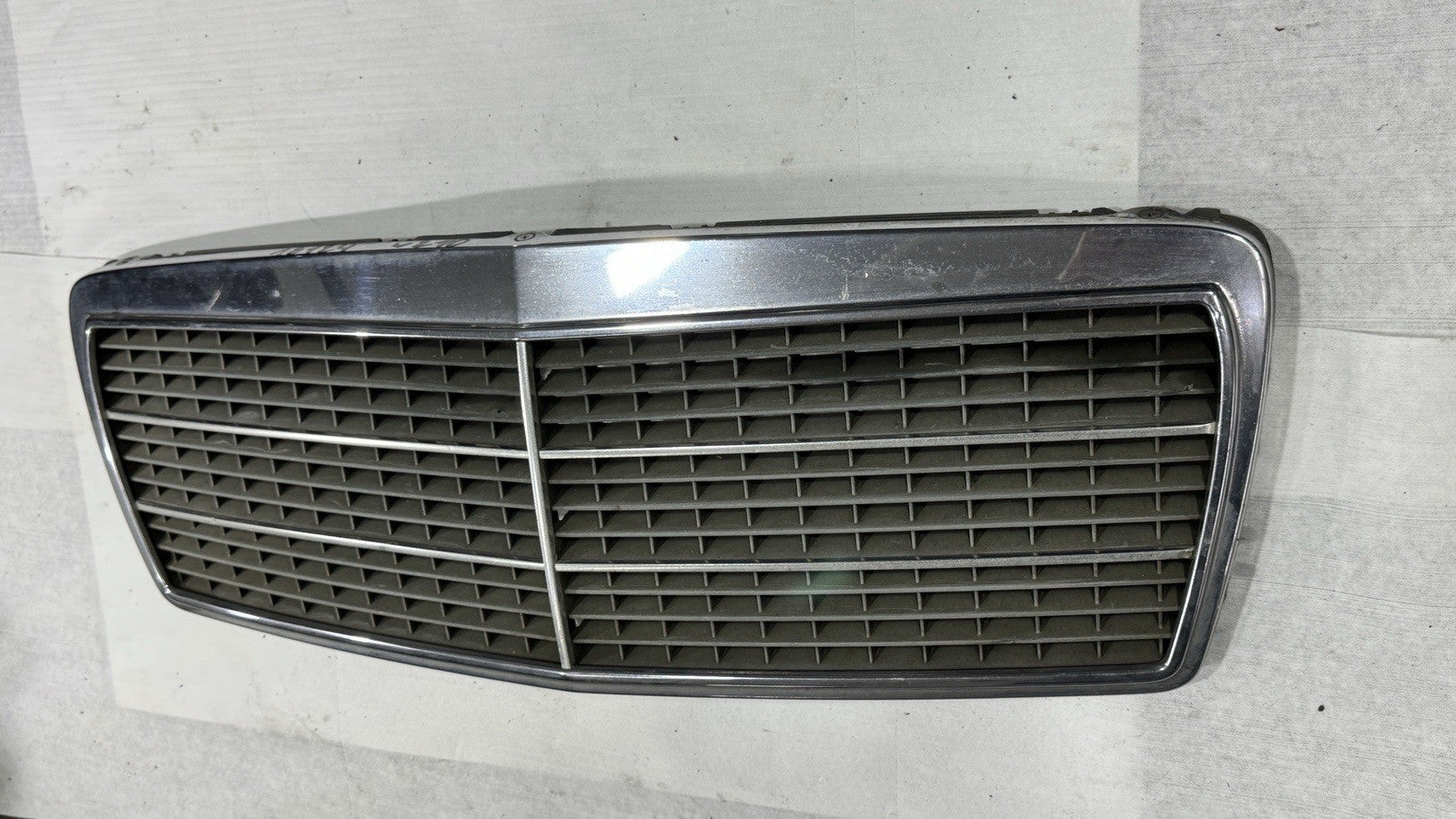 Mercedes Kühlergrill Frontgrill W210 E klasse Original Classic 2108800083 – Bild 3
