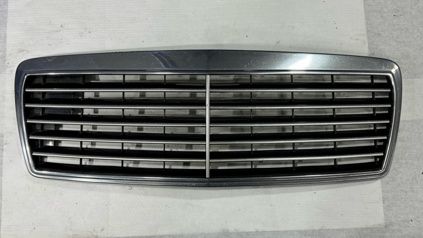 Mercedes E Klasse W210 Kühlergrill Frontgrill Original Elegance 2108800083 – Bild 1