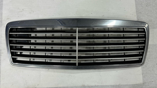 W210 E-Klasse Kühlergrill Elegance A2108800083 – Bild 1