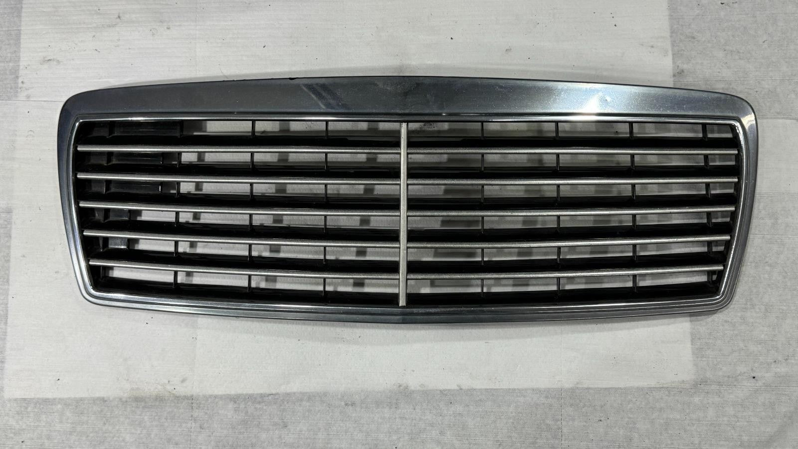 Mercedes Kühlergrill Frontgrill E Klasse W210 Original Elegance 2108800083 – Bild 1