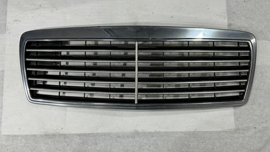 W210 E-Klasse Kühlergrill Elegance A2108800083 – Bild 1