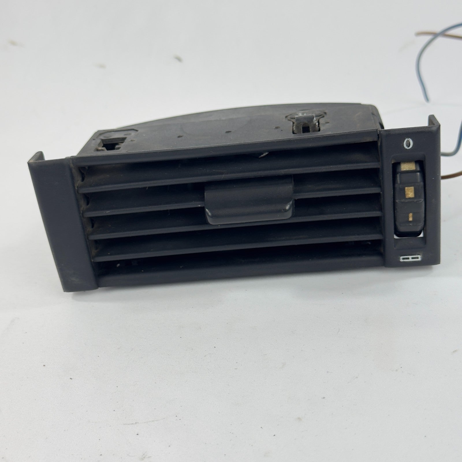 Mercedes W124 Luftdusche Heizungsdüse Luftdüse Armaturenbrett rechts A12483010541