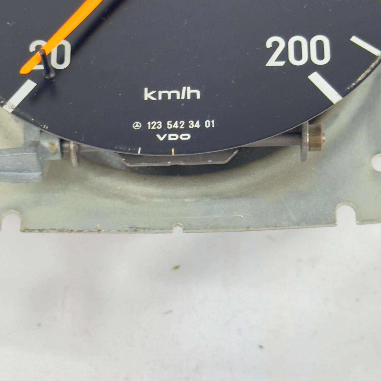Mercedes W123 Tacho Tachometer Kombiinstrument 4 Gang VDO 200kmh 12354234012