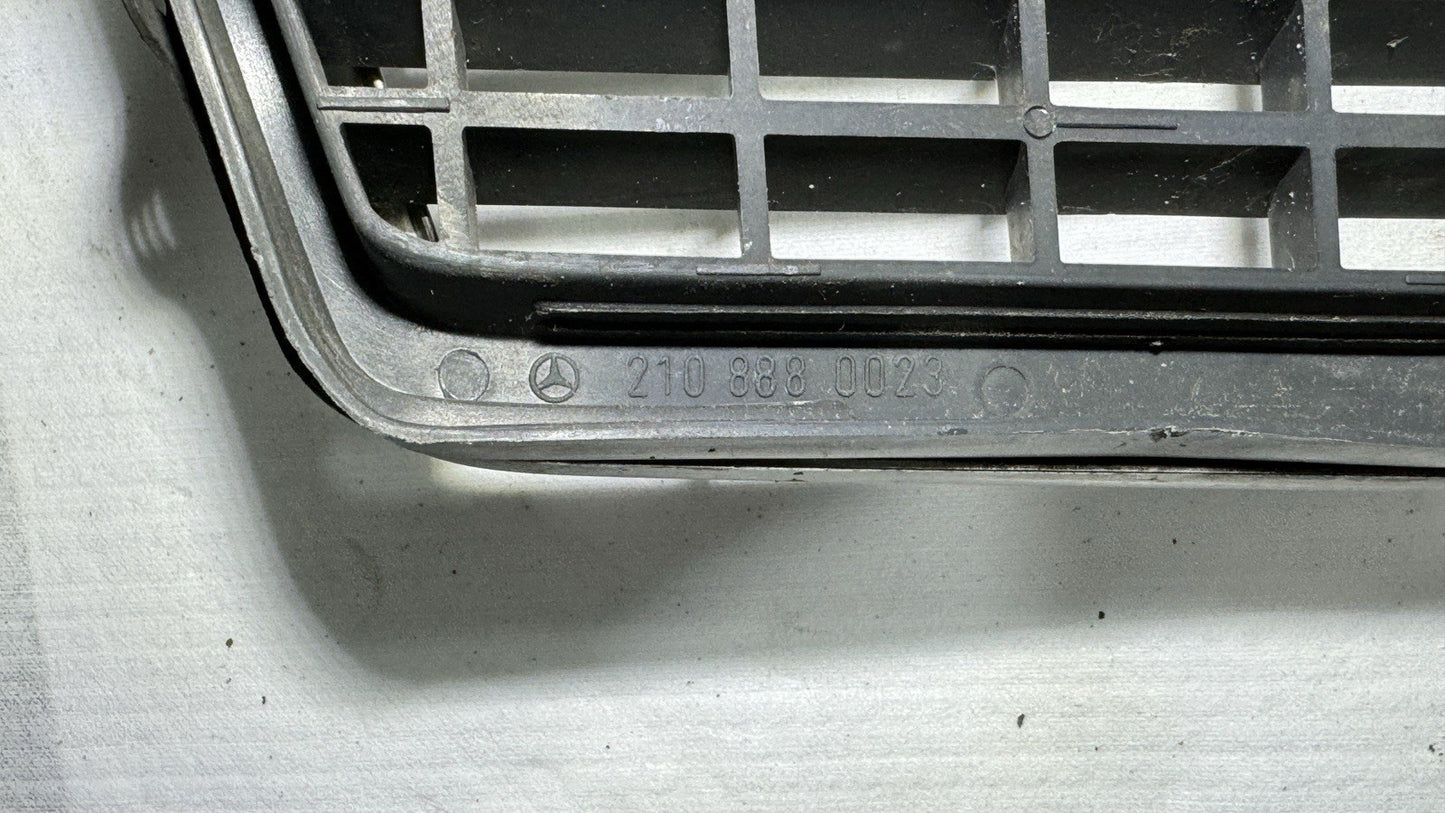 Mercedes Kühlergrill Frontgrill W210 E klasse Original Classic 2108800083 – Bild 6
