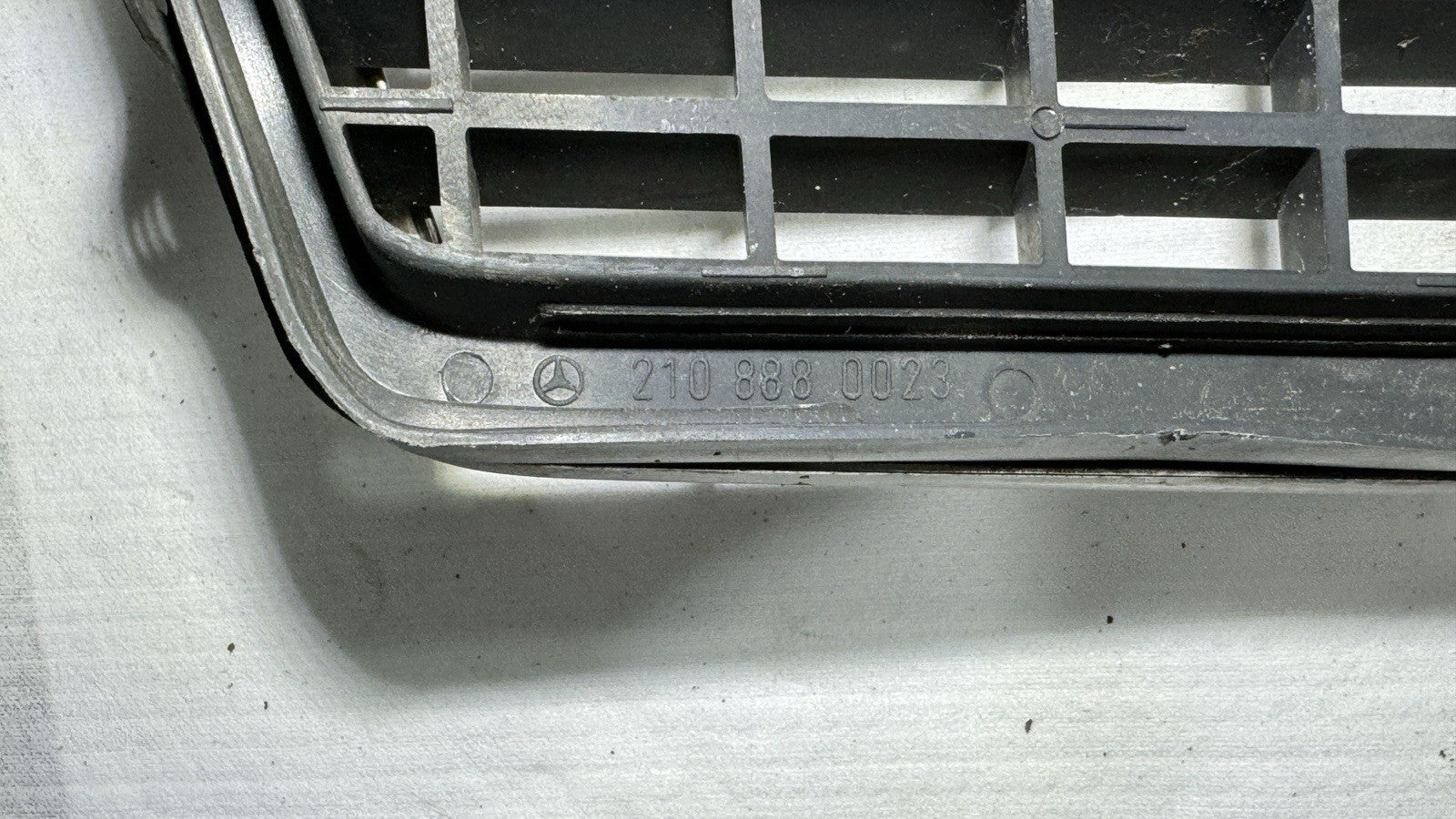 Mercedes Kühlergrill Frontgrill W210 E klasse Original Classic 2108800083 – Bild 6