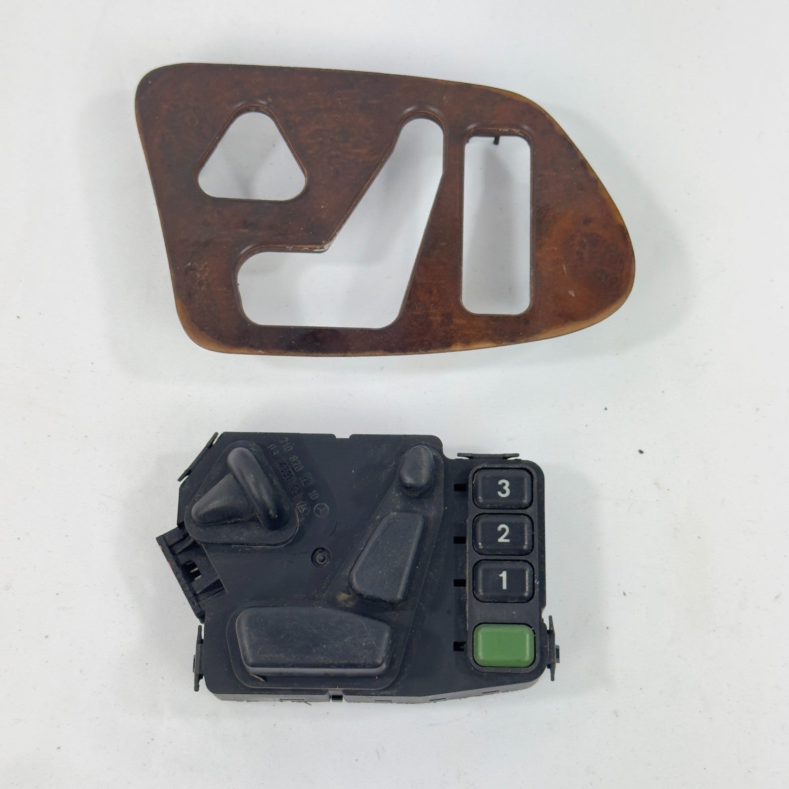 Mercedes W210 W208 CLK Sitzverstellung rechts Schalter E Klasse A21082092101