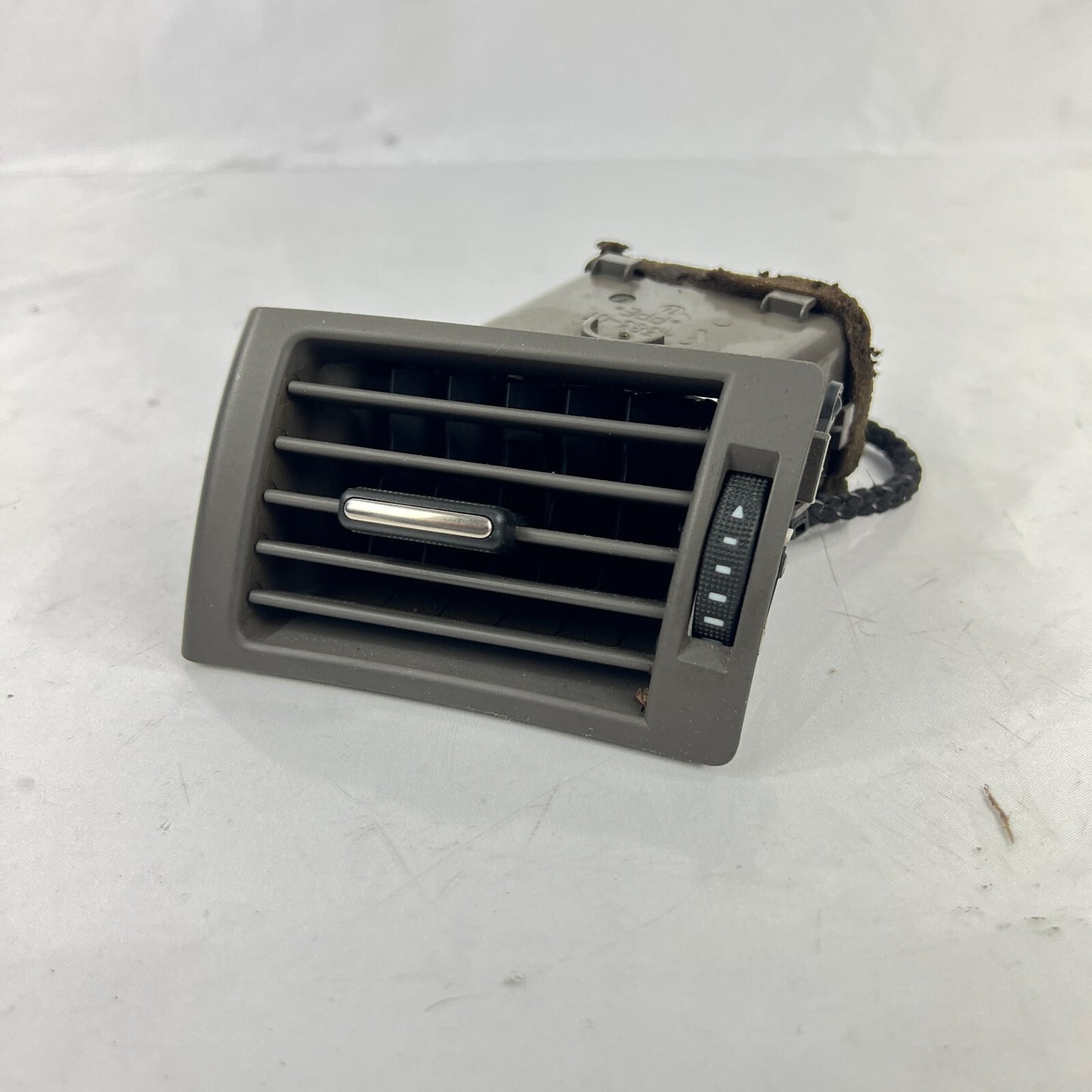 AUDI 8E0820901F Lüftungsgitter Armaturenbrett Heizungsgitter A4 Vorne Links – Bild 1
