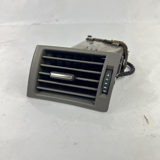 Audi A4 Lüftungsgitter Armaturenbrett links 8E0820901F – Bild 1
