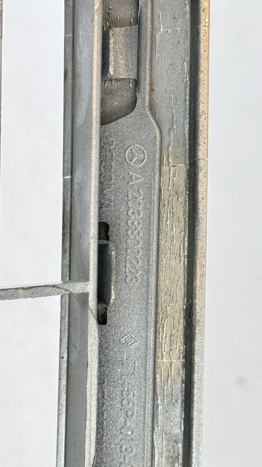 Mercedes Kühlergrill A2038800223 W203 C-Klasse – Bild 7