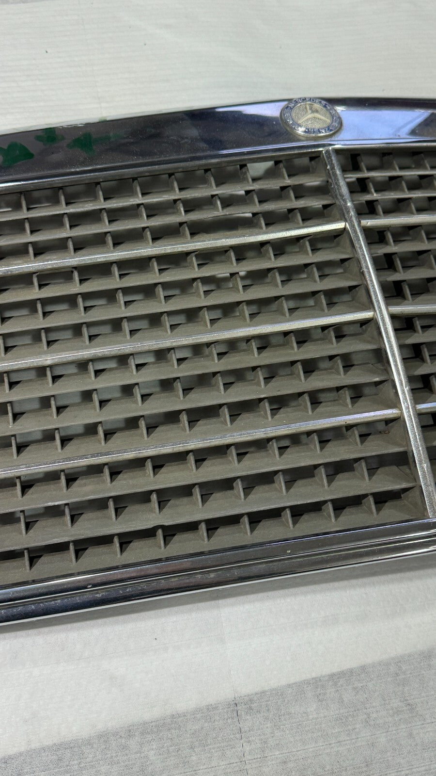 Mercedes Kühlergrill W124 Frontgrill Grill Kühler Original A1248800783 – Bild 2