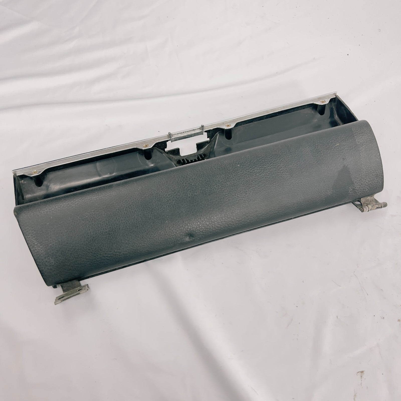 MercedesBenz W116 Handschuhfach Abdeckung Oldtimer 450SEL A1166890230 – Bild 4