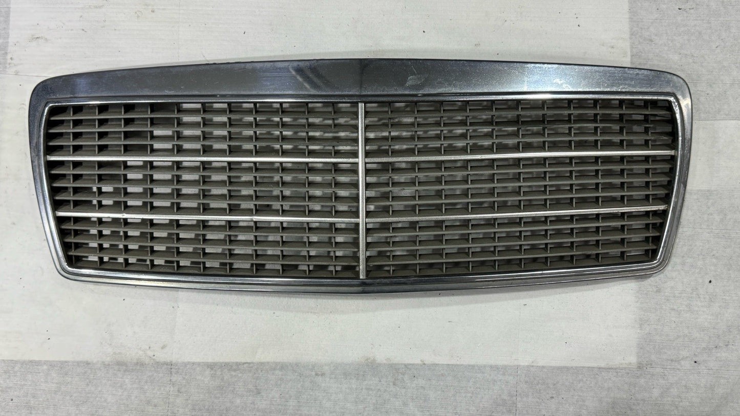 Mercedes Kühlergrill Frontgrill W210 E klasse Original Classic 2108800083 – Bild 1