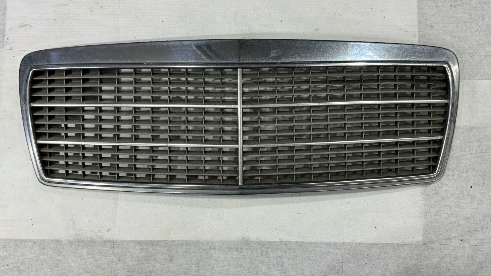 Mercedes Kühlergrill Frontgrill W210 E klasse Original Classic 2108800083 – Bild 1
