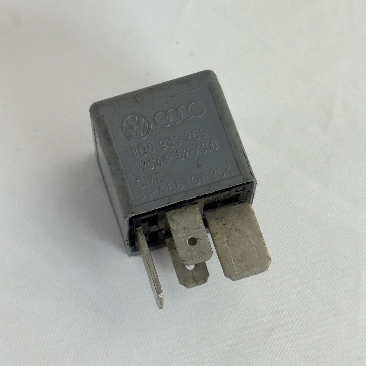 VW Audi Relais 370 8D0951253 Arbeitsstromrelais – Bild 2