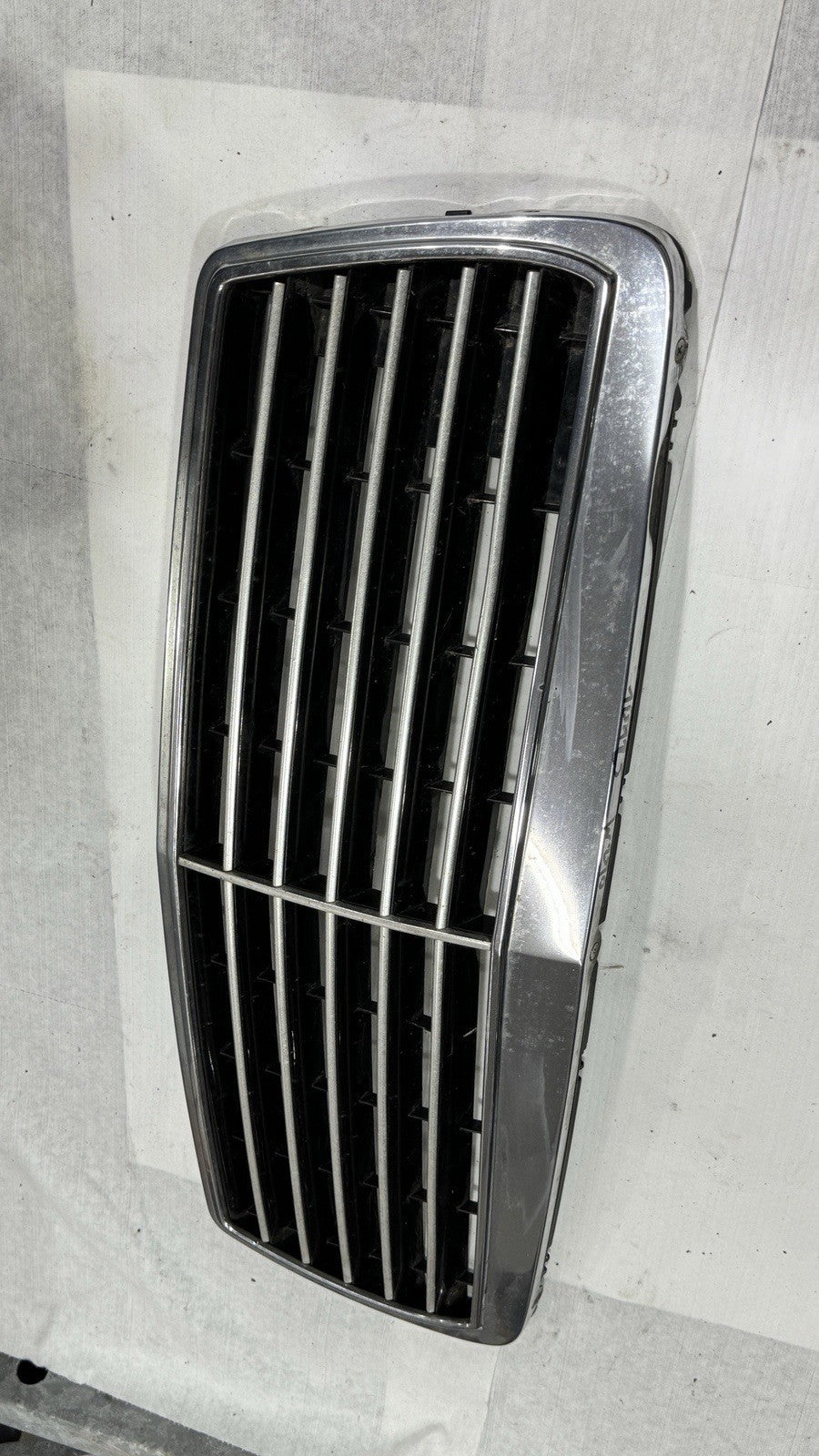 Mercedes Kühlergrill Frontgrill W210 E klasse Original Elegance 2108800083 – Bild 3