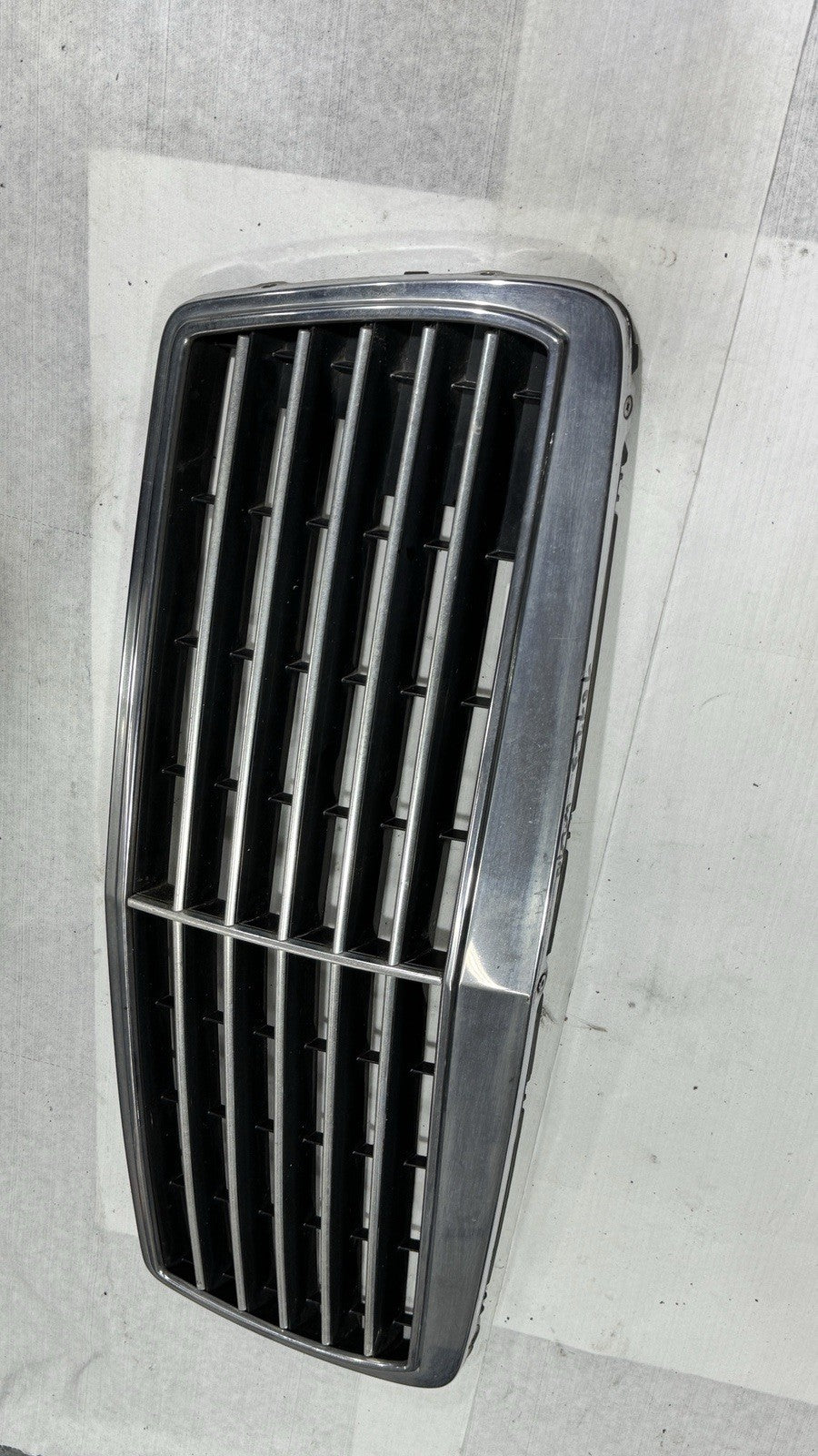Mercedes E Klasse W210 Kühlergrill Frontgrill Original Elegance 2108800083 – Bild 4