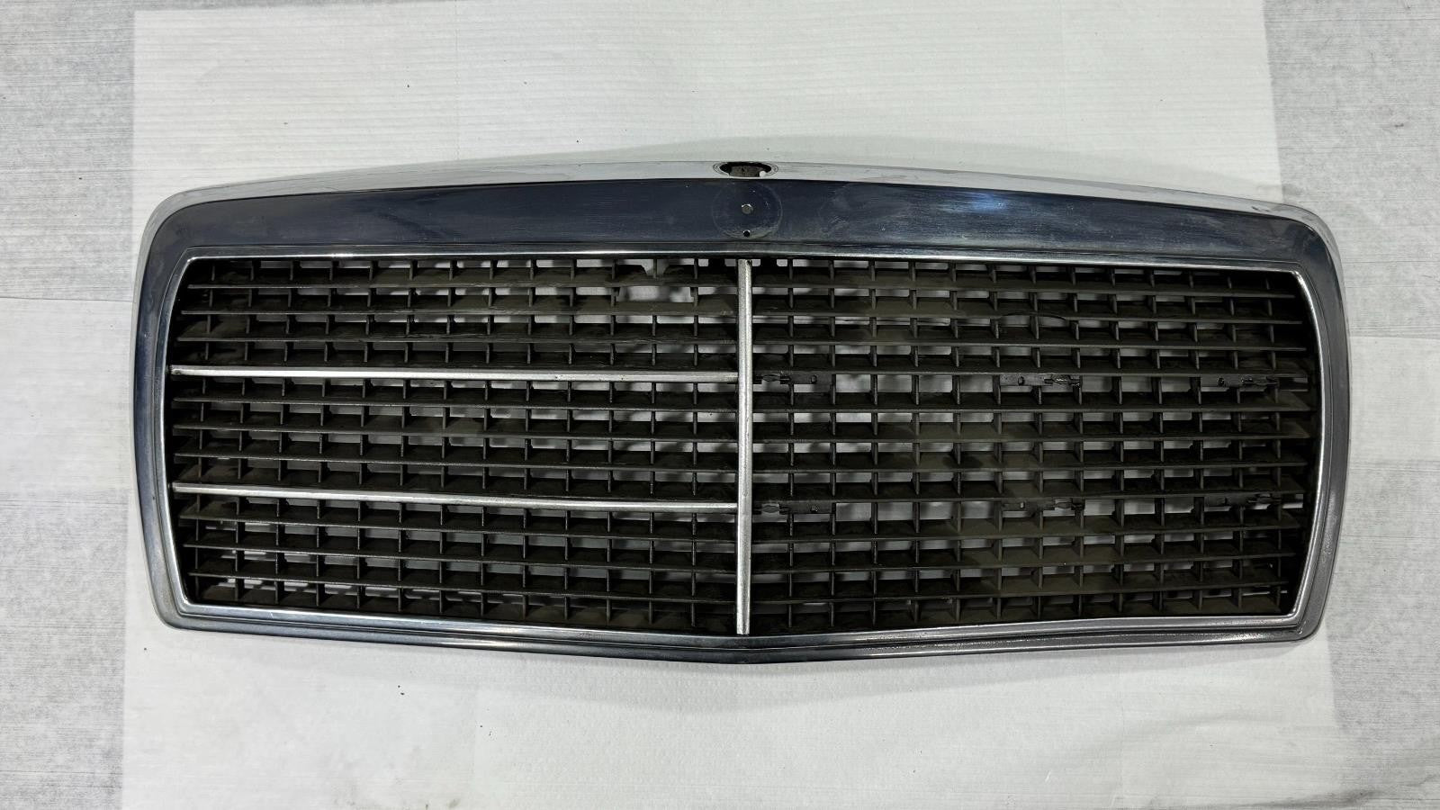 Mercedes Kühlergrill W124 Frontgrill Grill Kühler Original A1248800783 – Bild 1