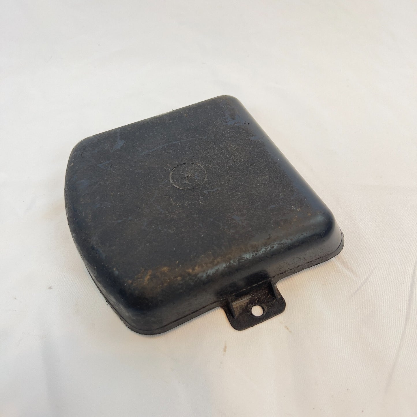 MercedesBenz W111 Abdeckung Differential Gummilager im Kofferraum A1116930030 – Bild 2