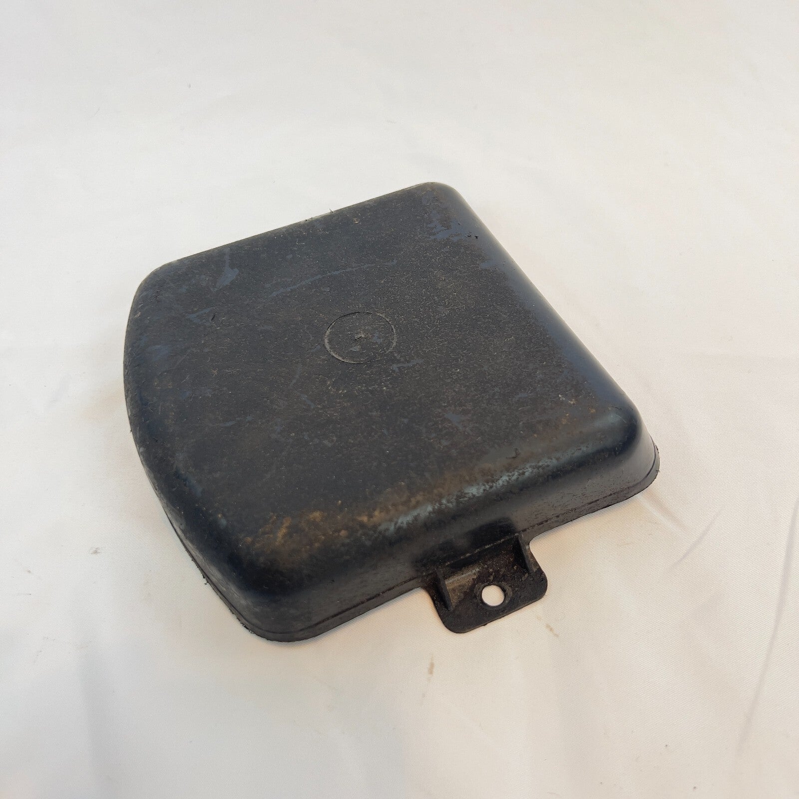 MercedesBenz W111 Abdeckung Differential Gummilager im Kofferraum A1116930030 – Bild 2