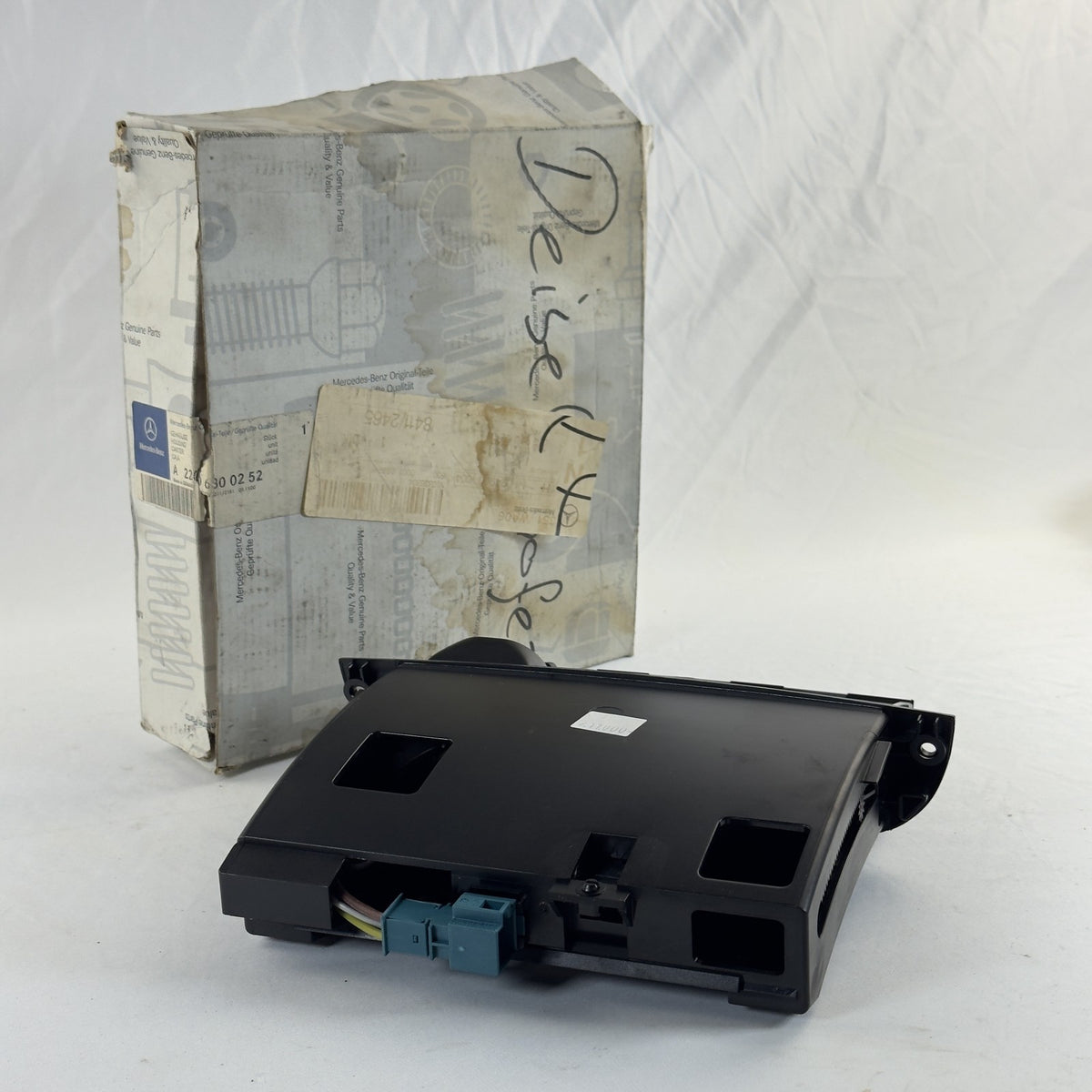Mercedes W220 Aschenbecher Gehäuse A2206800252 – Bild 1