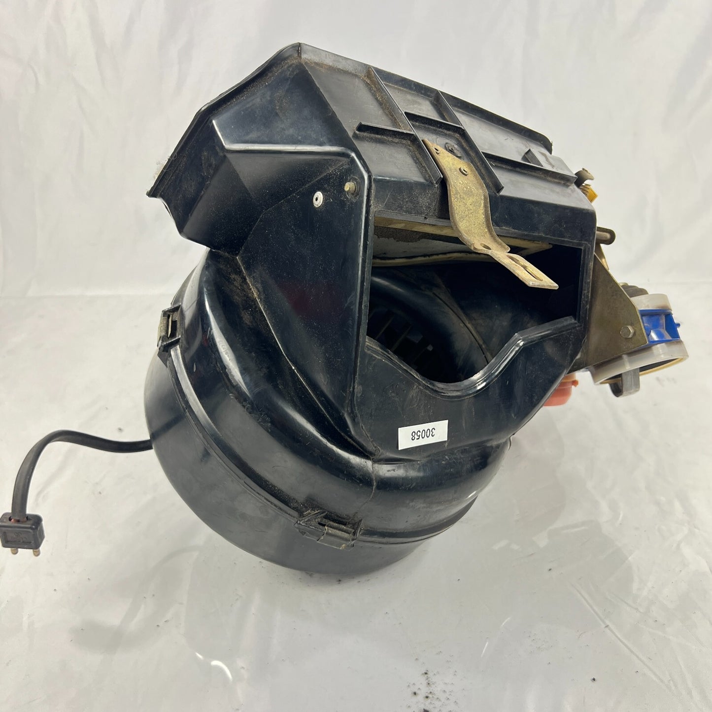 MercedesBenz 0008359802 1168300108 Gebäsemotor Klimaautomatik Gehäuse Gebäse – Bild 2
