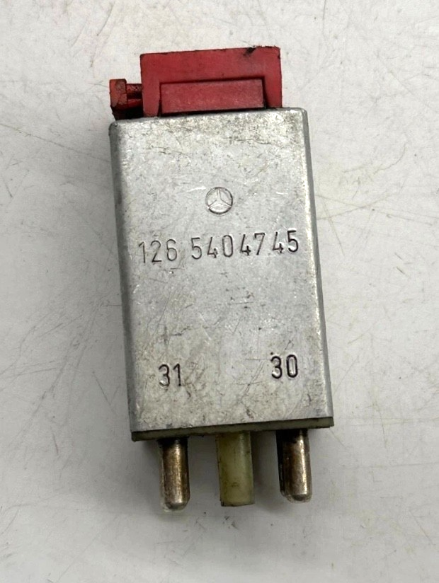 Mercedes Überspannungsschutzrelais W107 W126 W201 W123 1265404745 Original – Bild 1