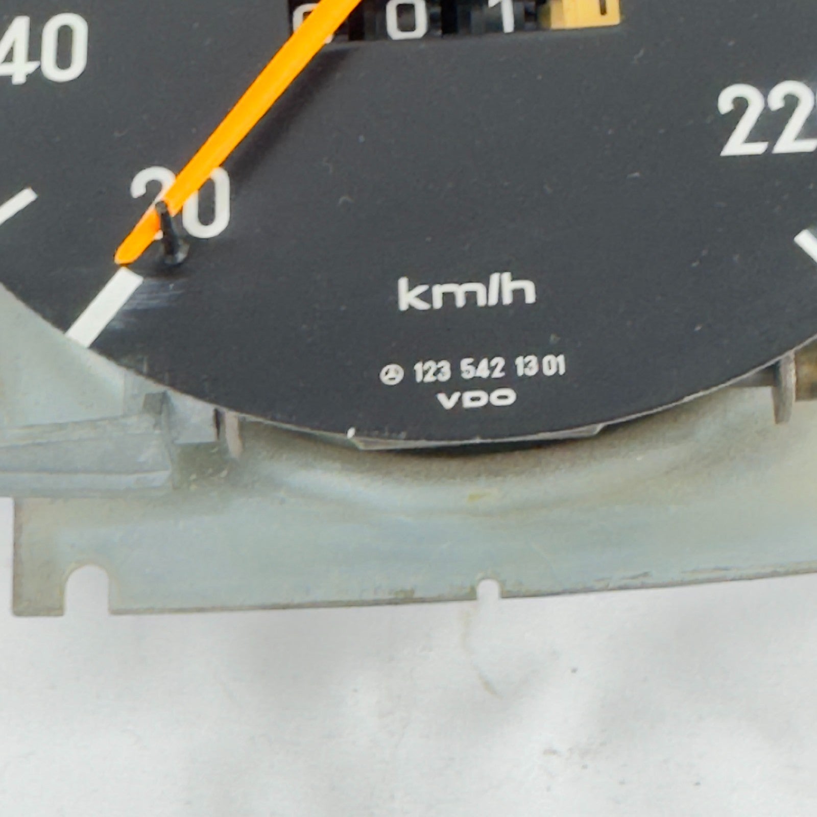 Mercedes W123 Tacho Tachometer Kombiinstrument 4 Gang VDO 220kmh 12354213012