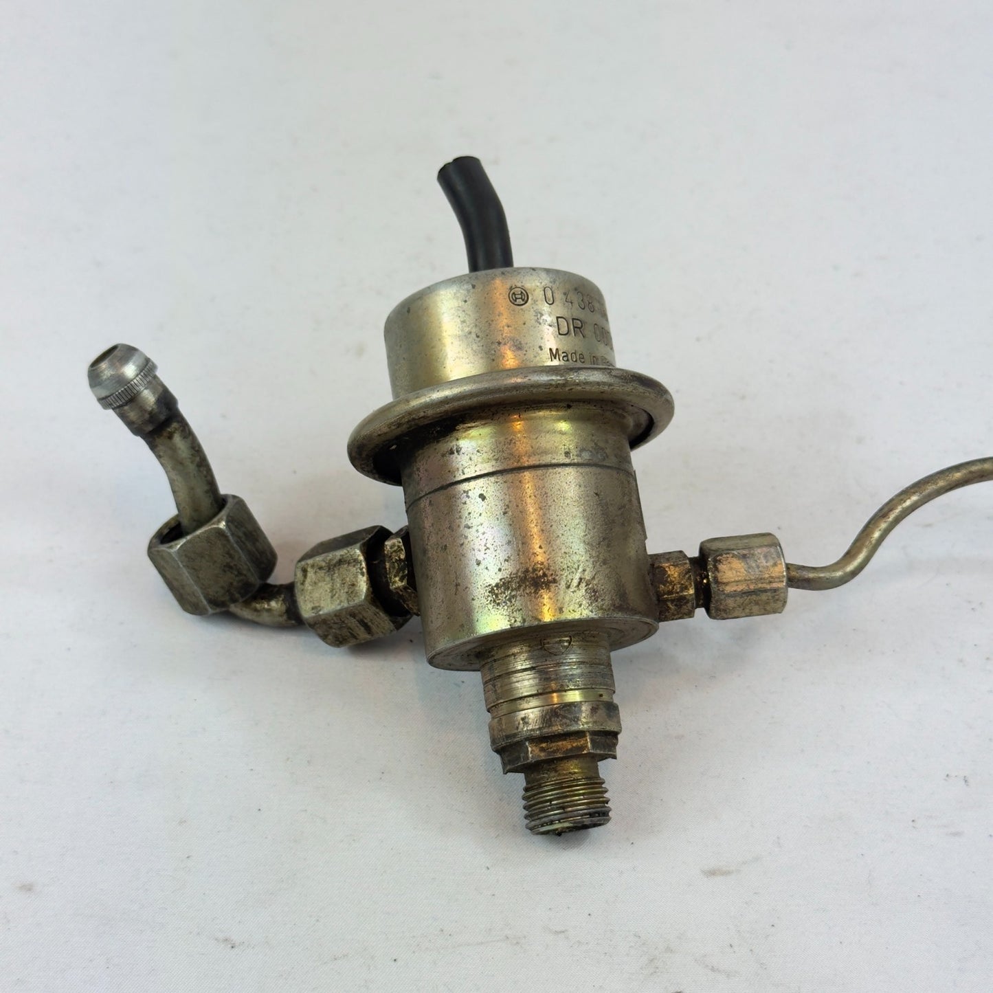 Mercedes W126 R129 W124 W201 Druckregler Kraftstoffdruckregler 0438161001 BOSCH0
