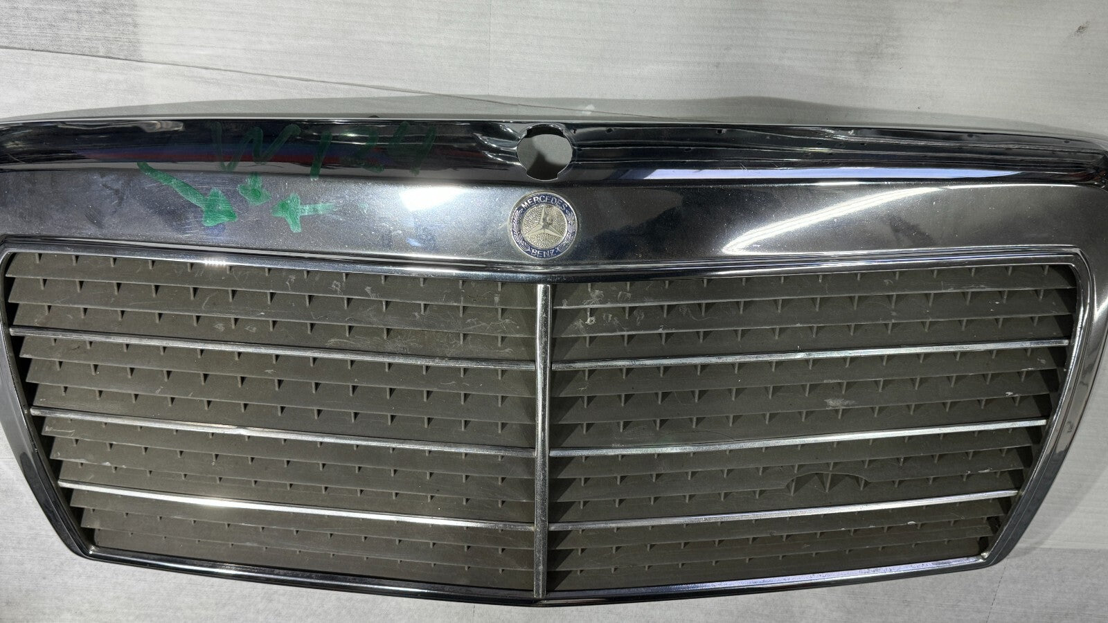 Mercedes Kühlergrill W124 Frontgrill Grill Kühler Original A1248800783 – Bild 5