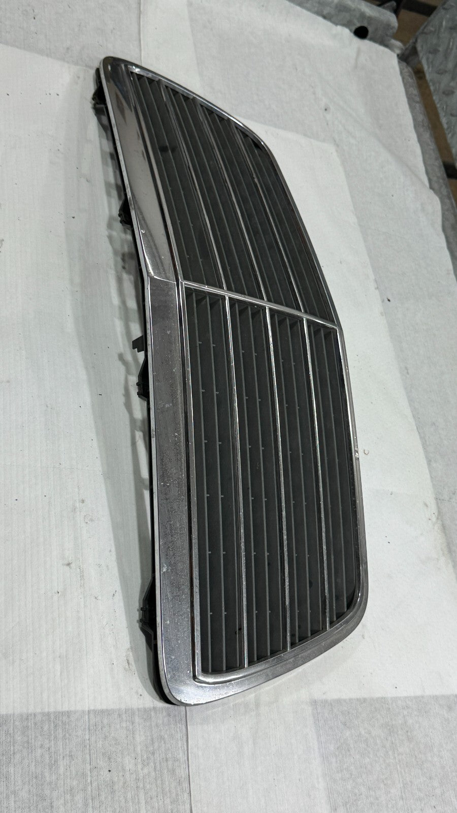 Mercedes E Klasse W210 Kühlergrill Frontgrill Original Avantgarde 2108800483 – Bild 4