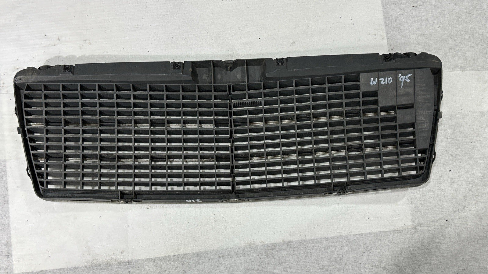 Mercedes Kühlergrill Frontgrill W210 E klasse Original Classic 2108800083 – Bild 5