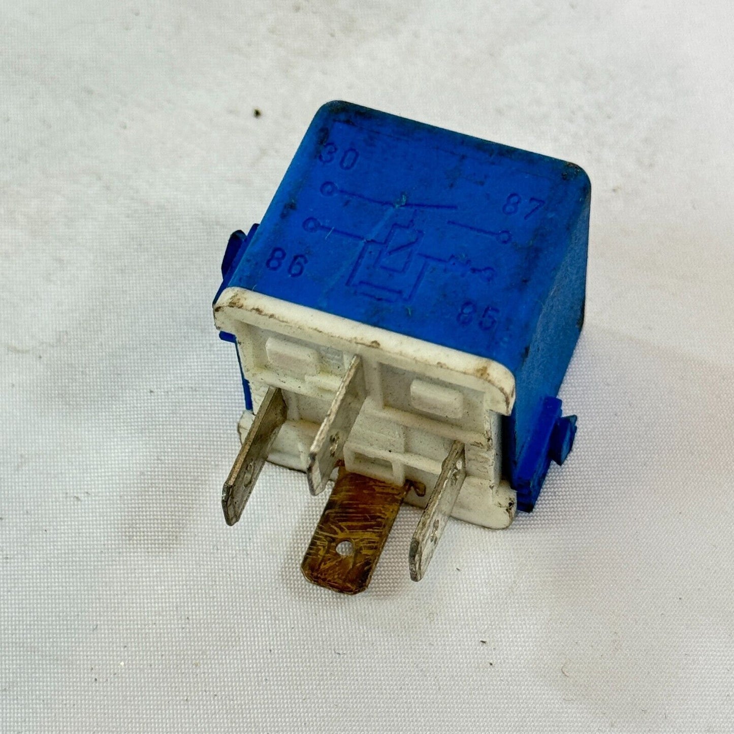 Mercedes Benz Hella Relais Arbeitsrelais Auto A0025422519 4RA940010-69