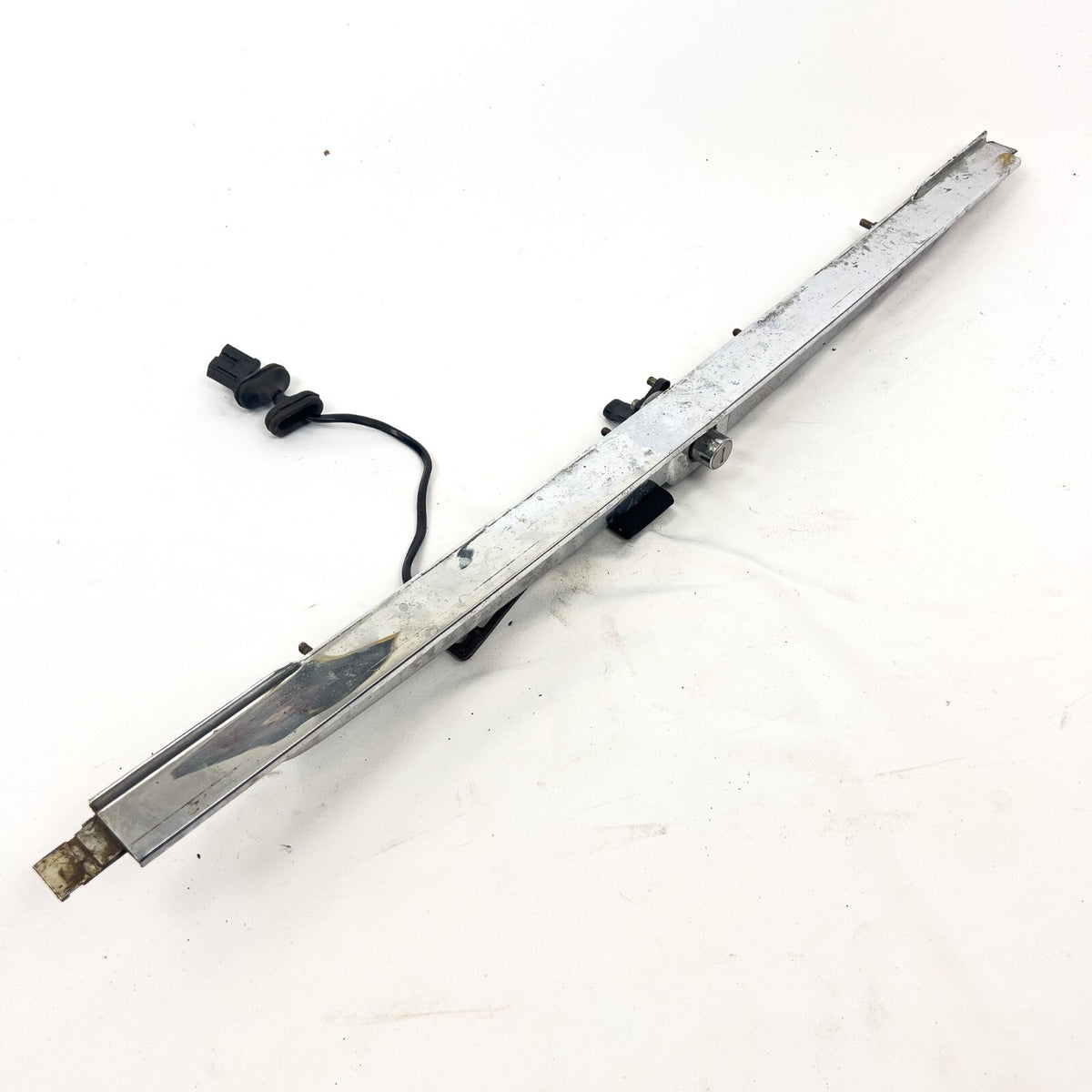 Mercedes W116 Griff Heckdeckel Chromblende Zierstab – Bild 3