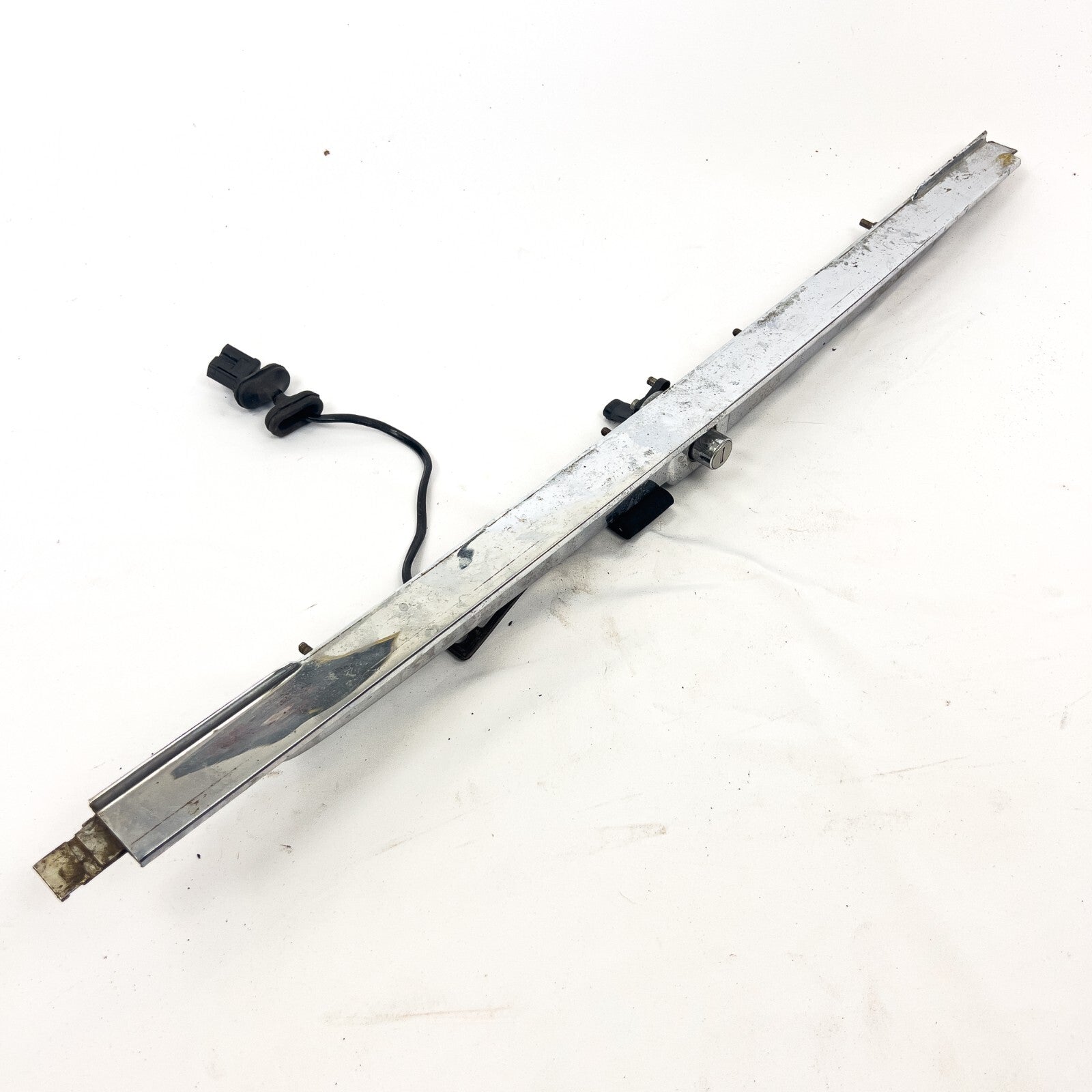 Mercedes W116 Griff Heckdeckel Chromblende Zierstab – Bild 3