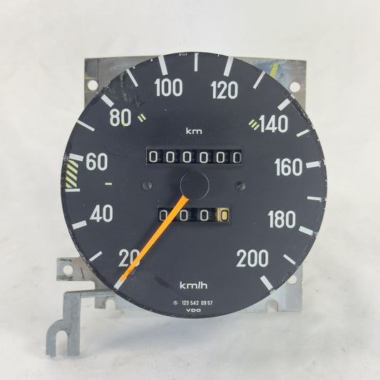 Mercedes W123 Tachometer A1235420957 200 km/h VDO mit – Bild 1