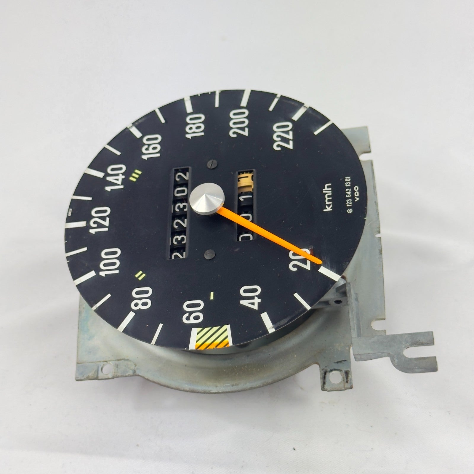 Mercedes W123 Tacho Tachometer Kombiinstrument 4 Gang VDO 220kmh 12354213014