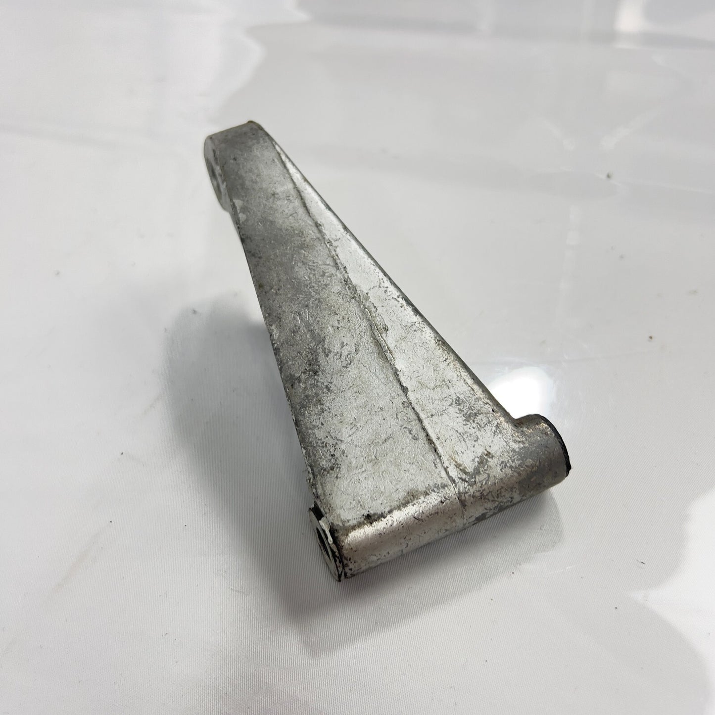 Mercedes Benz Halterung Halter Träger für W123 W110 A1104662941 – Bild 7