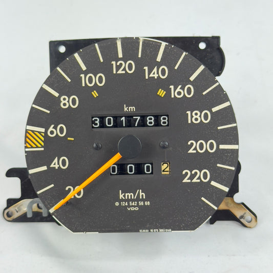 Mercedes W124 Tacho Tachometer 250DT 300TDT 300DT Turbo 4 MATIC 1245425668 – Bild 1